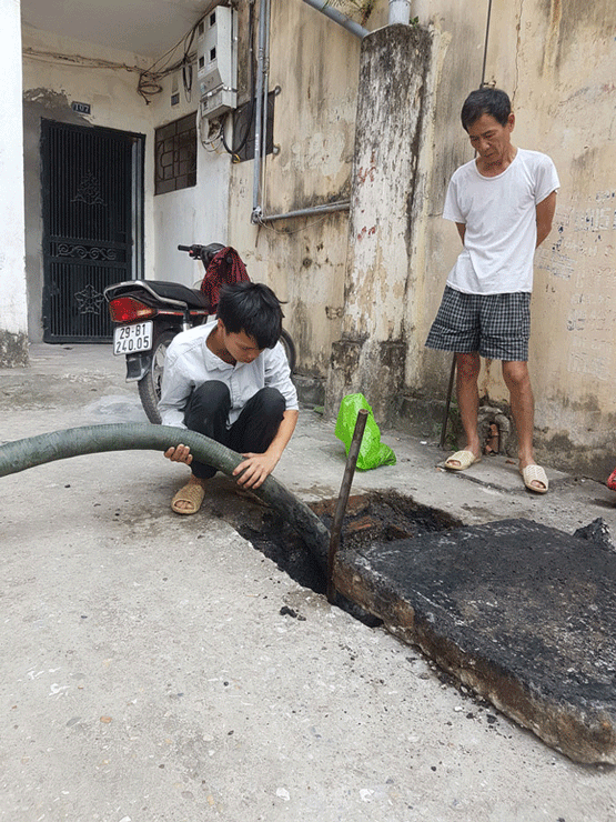 Nhật kí hút bể phốt của một công nhân trẻ